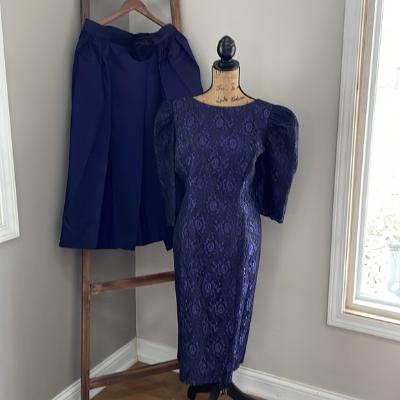 Beautiful vintage dress. Dark purple. Dress w/skirt that is detachable. - Picture 2 of 14